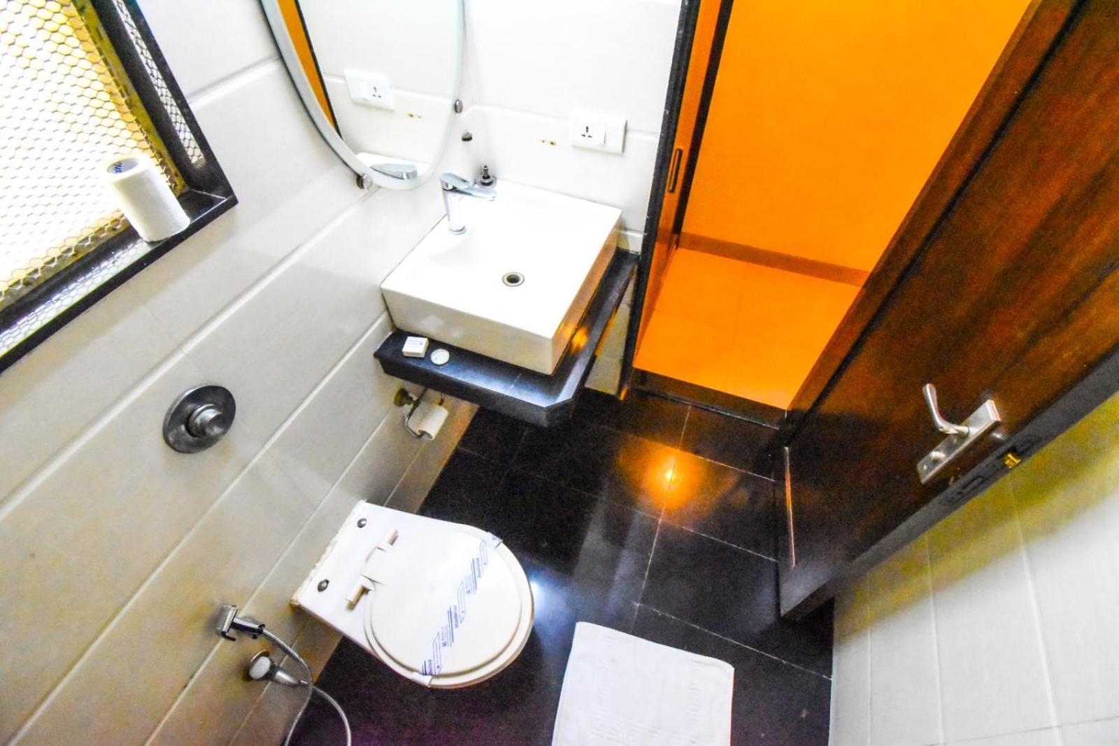 Kings International Juhu Hotell Mumbai Eksteriør bilde
