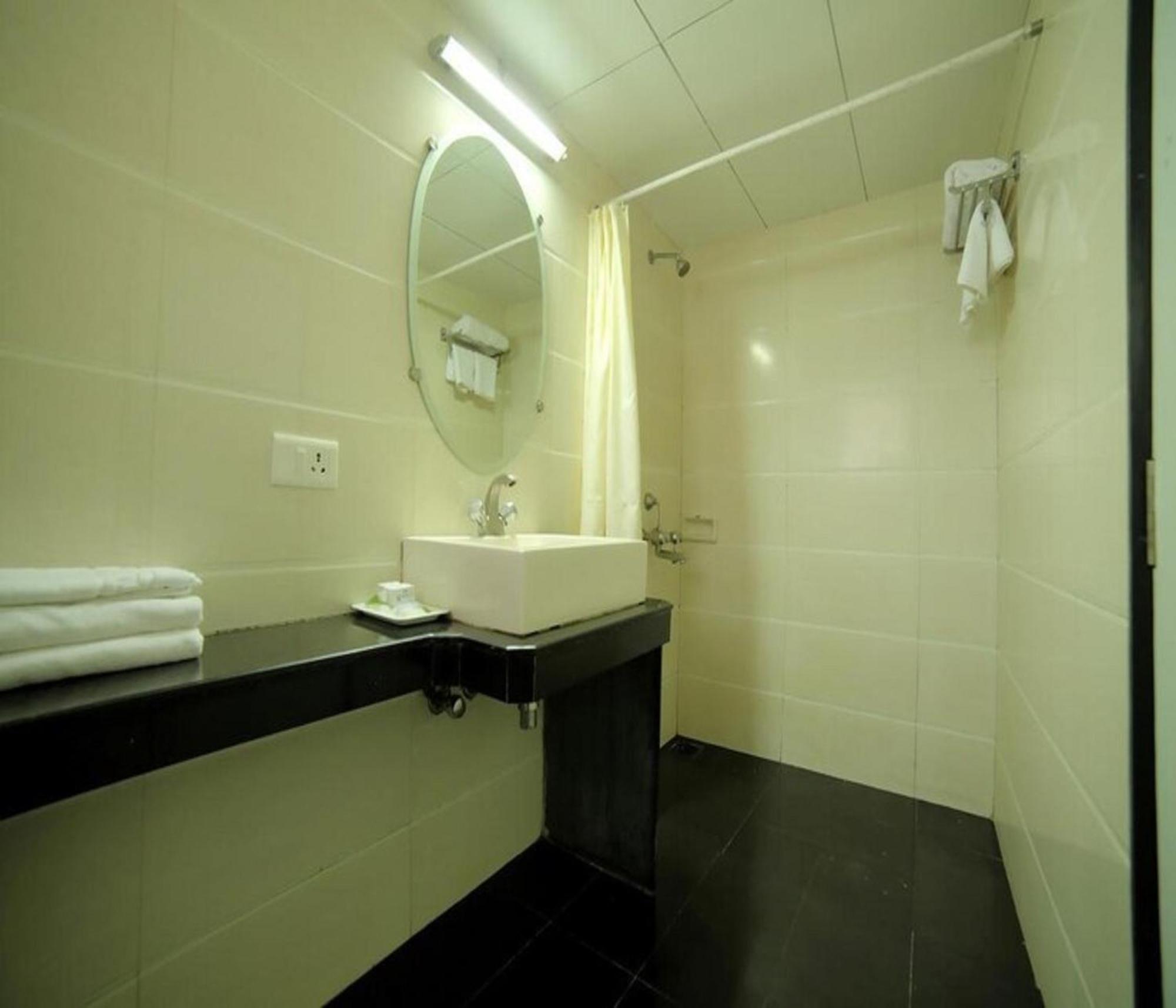 Kings International Juhu Hotell Mumbai Eksteriør bilde